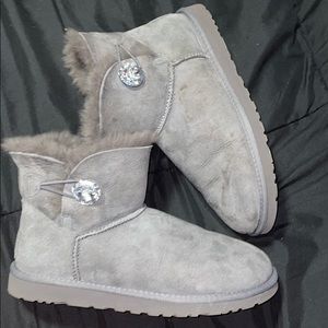 Ugg Dimond button